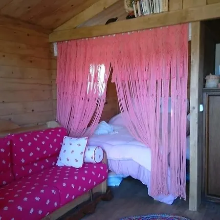 Sur Pilotis Ane'ita De L'arbenquens